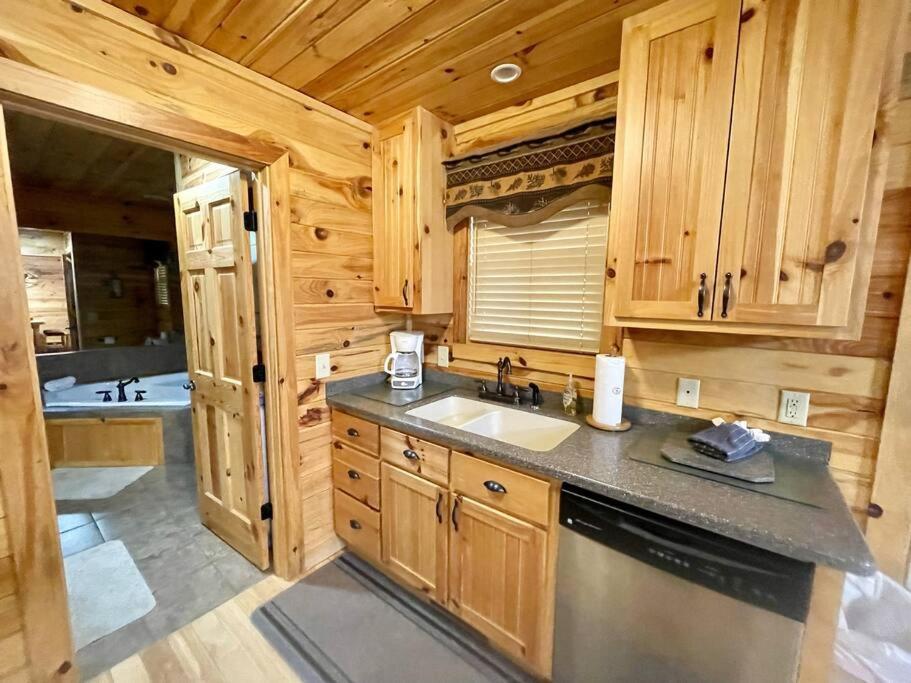 2 Bed Cabin Hot Tub Close To Helen #16 Luaran gambar