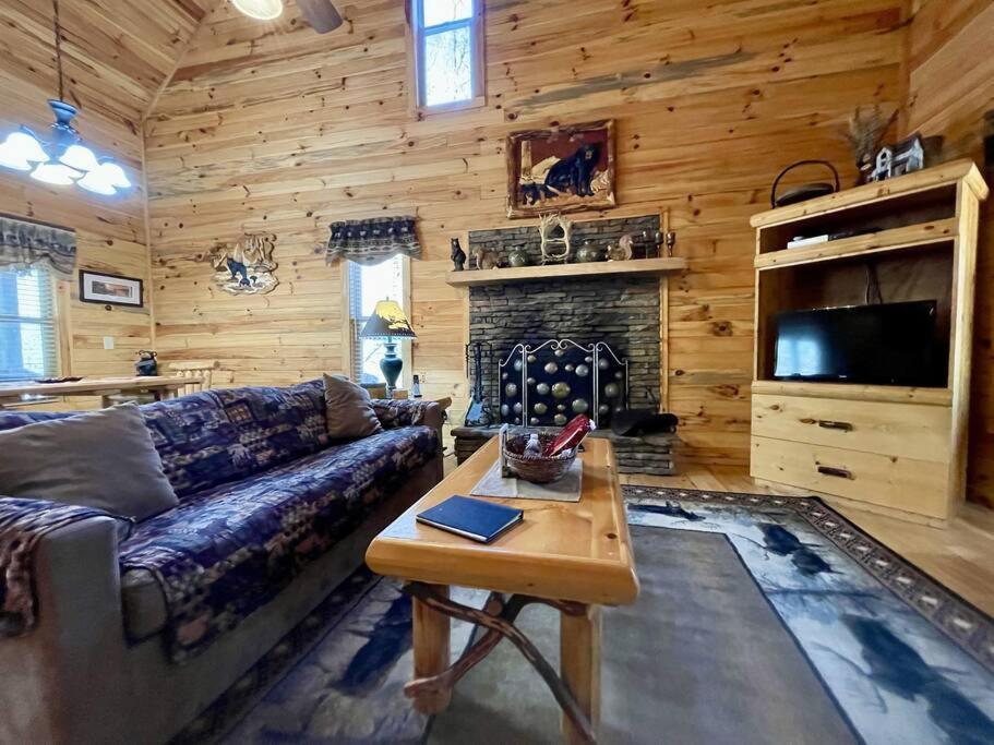 2 Bed Cabin Hot Tub Close To Helen #16 Luaran gambar